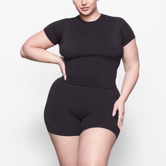 Skims Soft Smoothing Seamless T-Shirt Eclipse Size Medium - Picture 2 of 11